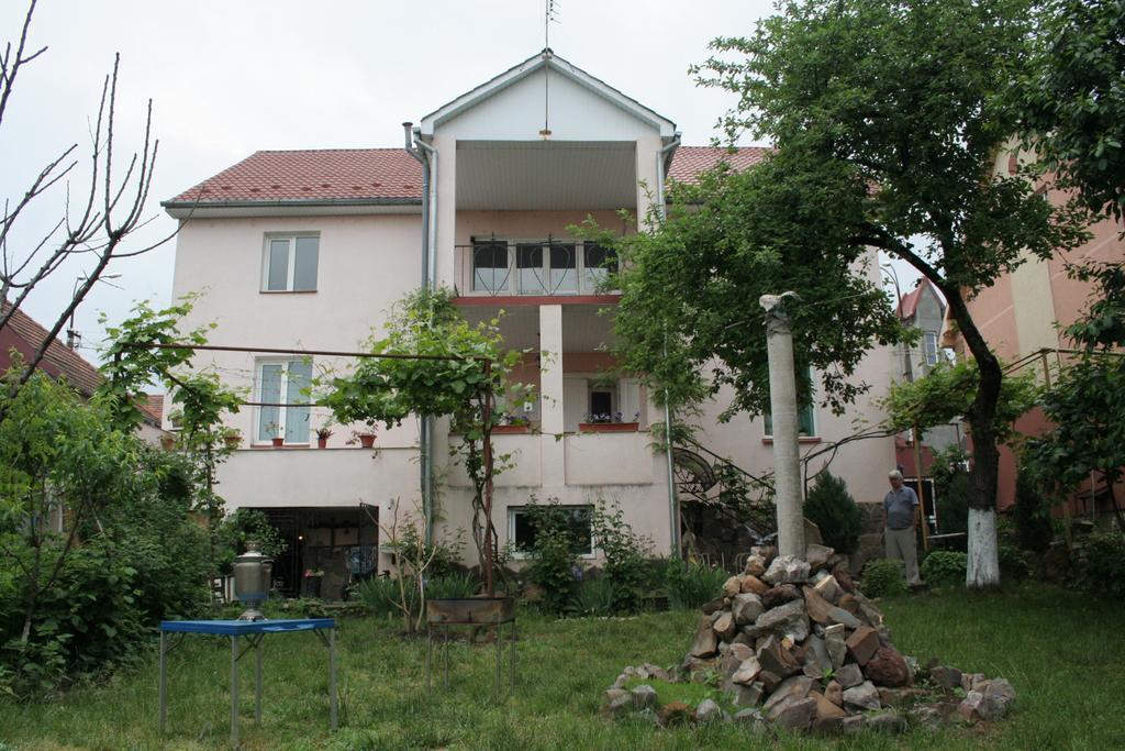 Vilni Kimnaty Hotel Mukatjevo Eksteriør billede